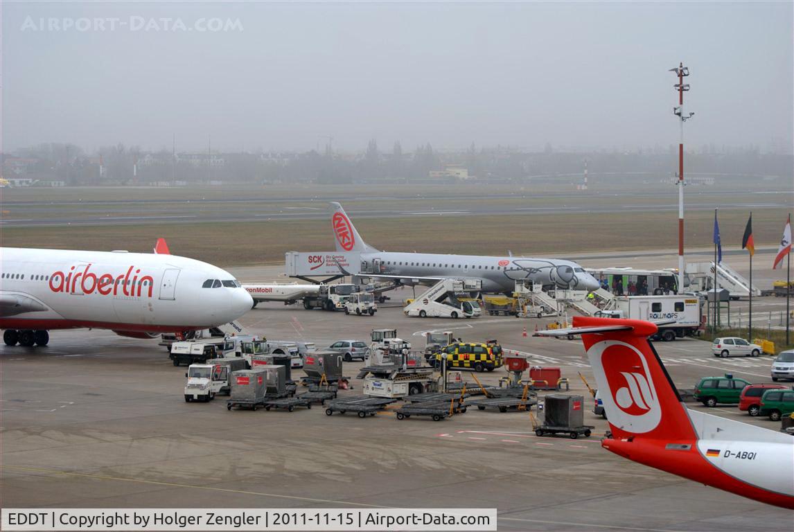 Tegel International Airport (closing in 2011), Berlin Germany (EDDT) - All the planes you can see are airberliners - truth or false?