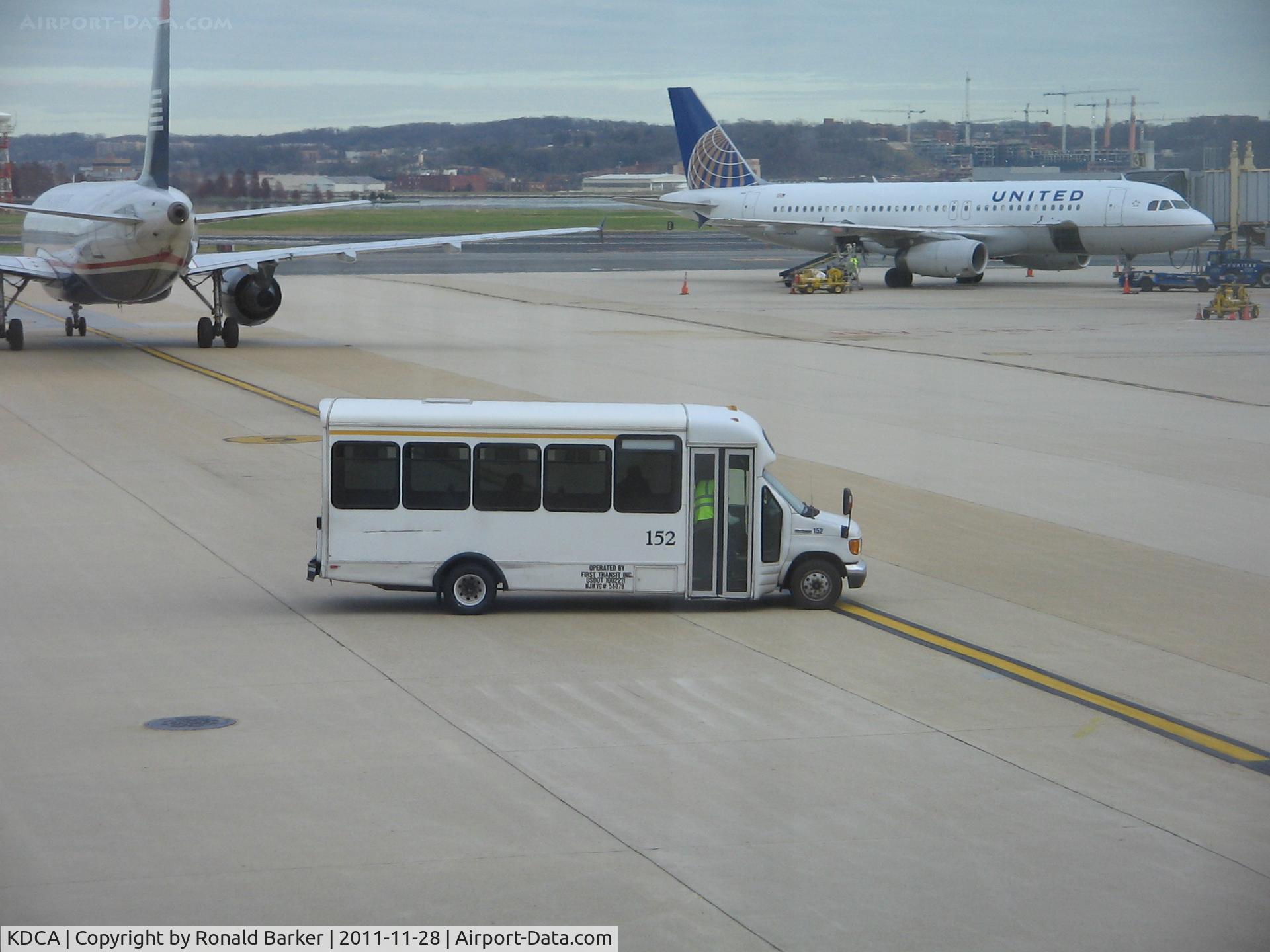 Ronald Reagan Washington National Airport (DCA) - Bus 152 on the ramp