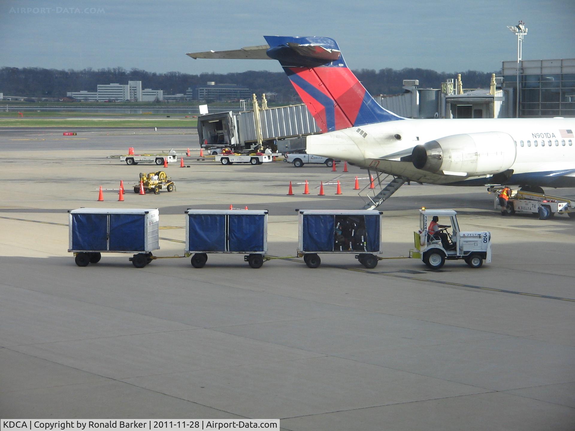 Ronald Reagan Washington National Airport (DCA) - Baggage train