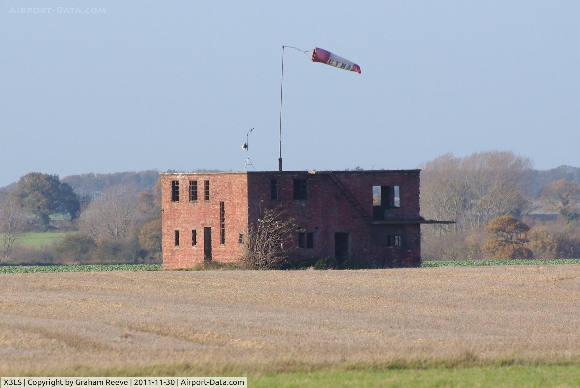 X3LS Airport - Former military control tower at Little Snoring