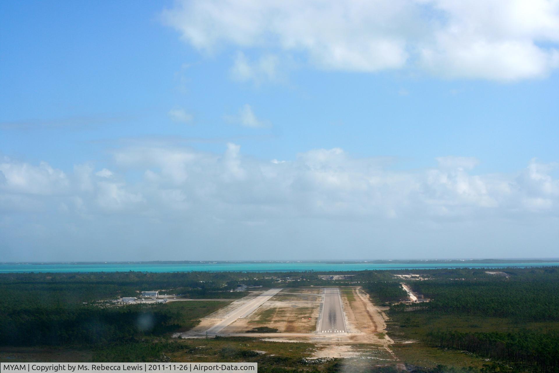 Marsh Harbour Airport, Marsh Harbour, Abaco Bahamas (MYAM) - Coming in to land