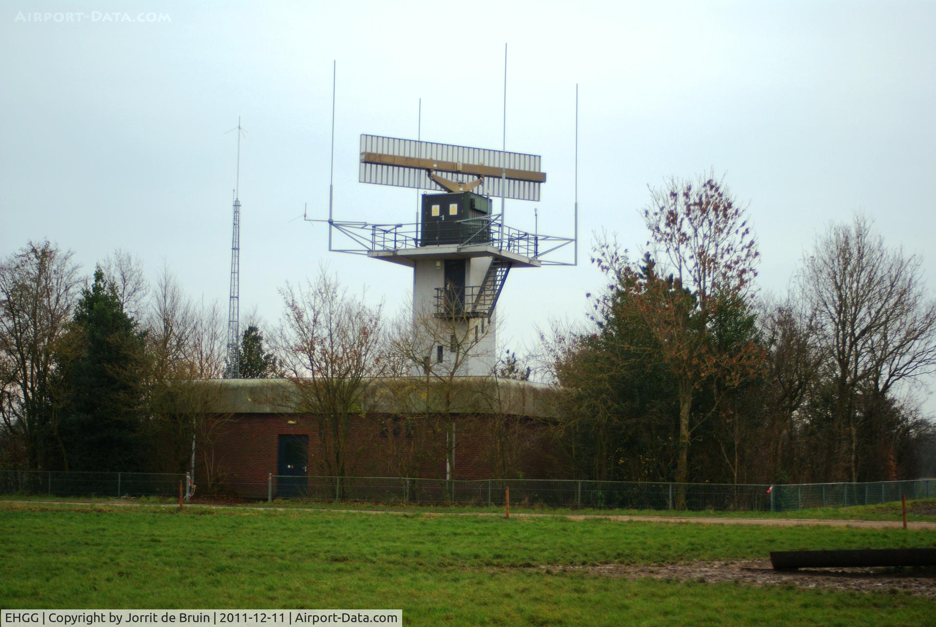Groningen Airport Eelde, Eelde Netherlands (EHGG) - The fast-turning radar at the edge of the field. Taken at the Moespot. 
