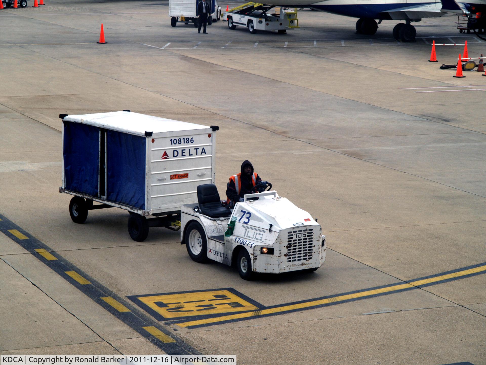 Ronald Reagan Washington National Airport (DCA) - Tug 73 at DCA