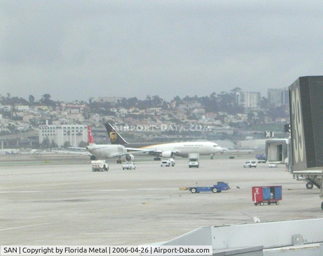 San Diego International Airport (SAN) - UPS 767-300