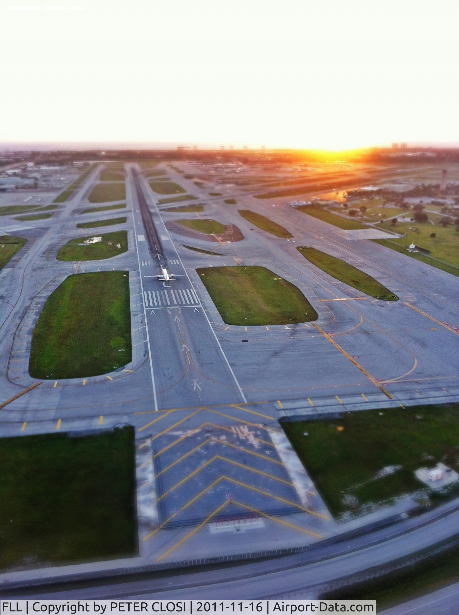 Fort Lauderdale/hollywood International Airport (FLL) - Sunrise over Runway 9L