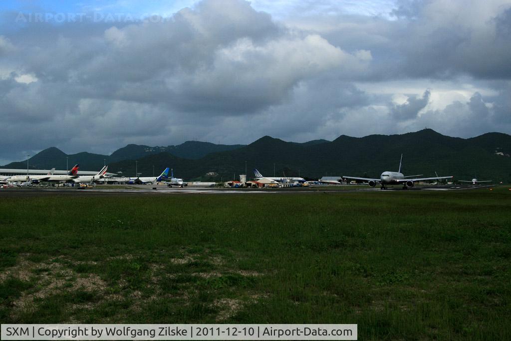 Princess Juliana International Airport, Philipsburg, Sint Maarten Netherlands Antilles (SXM) - visitors