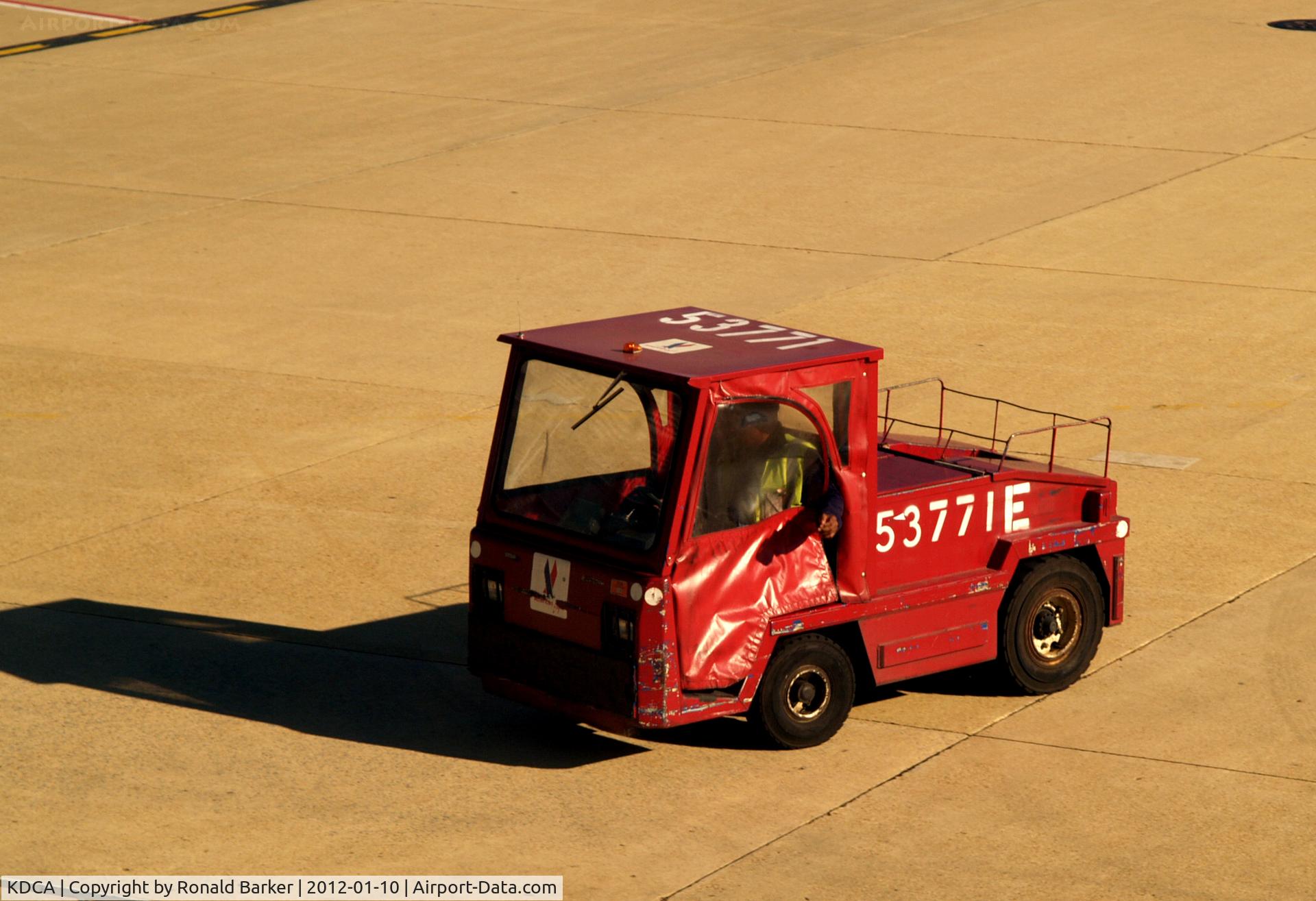 Ronald Reagan Washington National Airport (DCA) - Tug 53771E