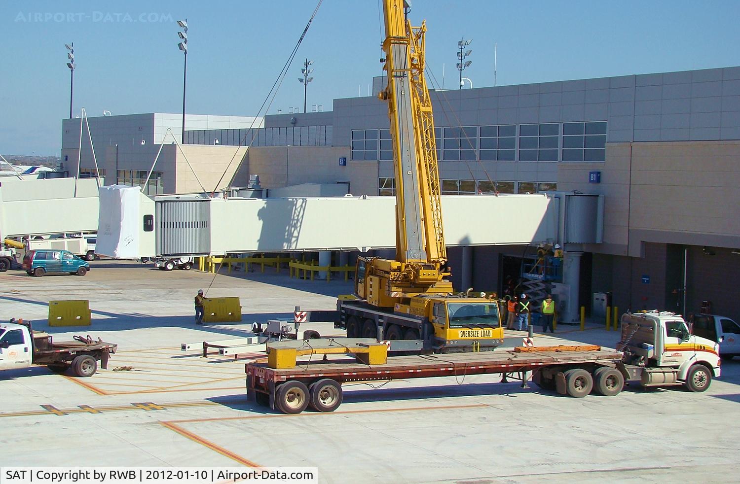 San Antonio International Airport (SAT) - New jetbridge being installed