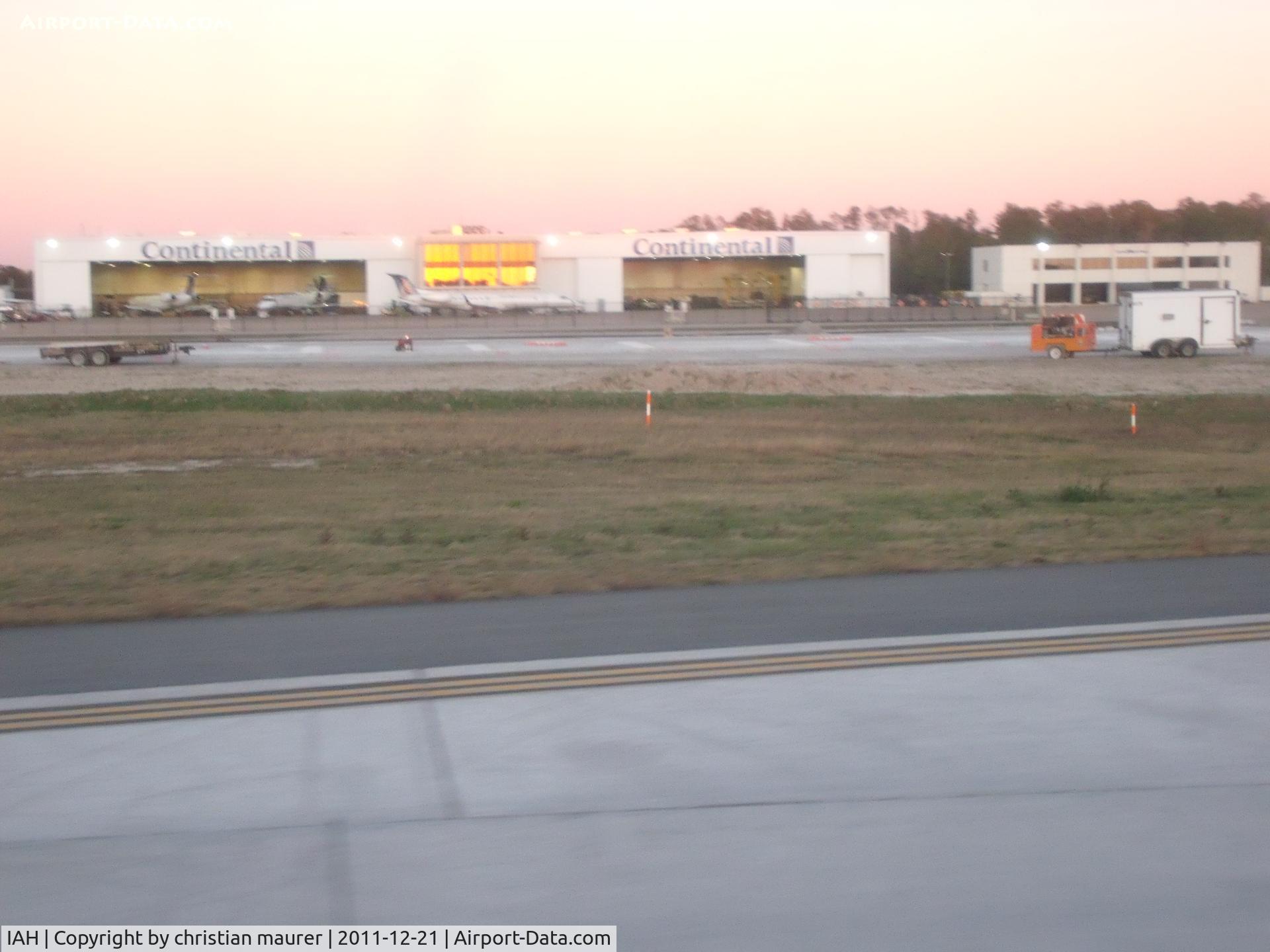 George Bush Intercontinental/houston Airport (IAH) - continental/expressJet hanger