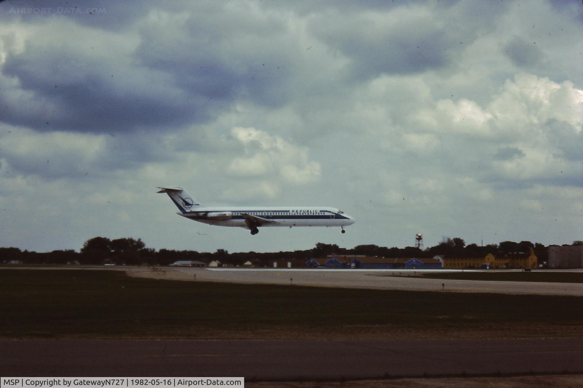 Minneapolis-st Paul Intl/wold-chamberlain Airport (MSP) - Over the threshold rwy 11L.