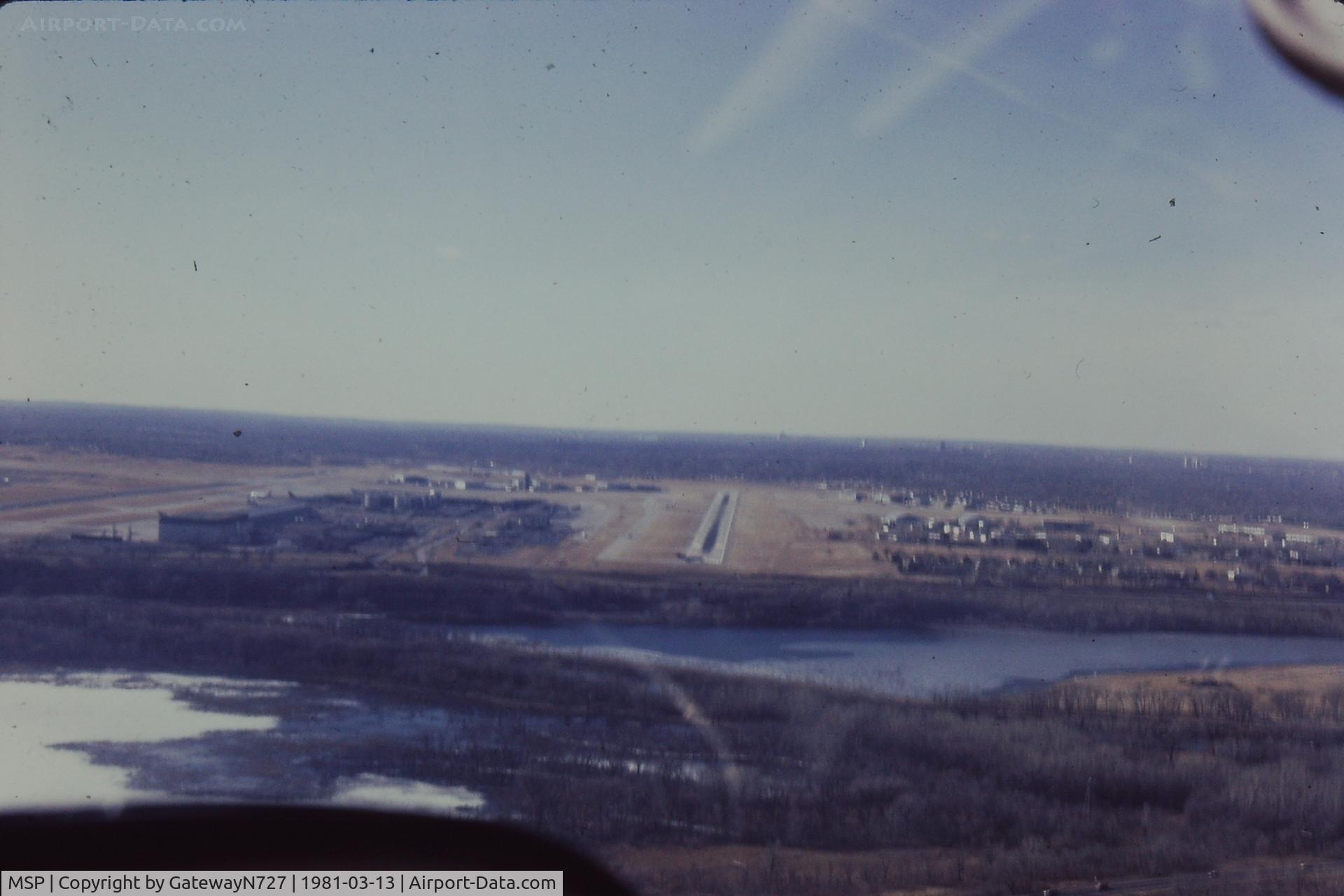 Minneapolis-st Paul Intl/wold-chamberlain Airport (MSP) - One mile final to rwy 29R. Taken from N84891.