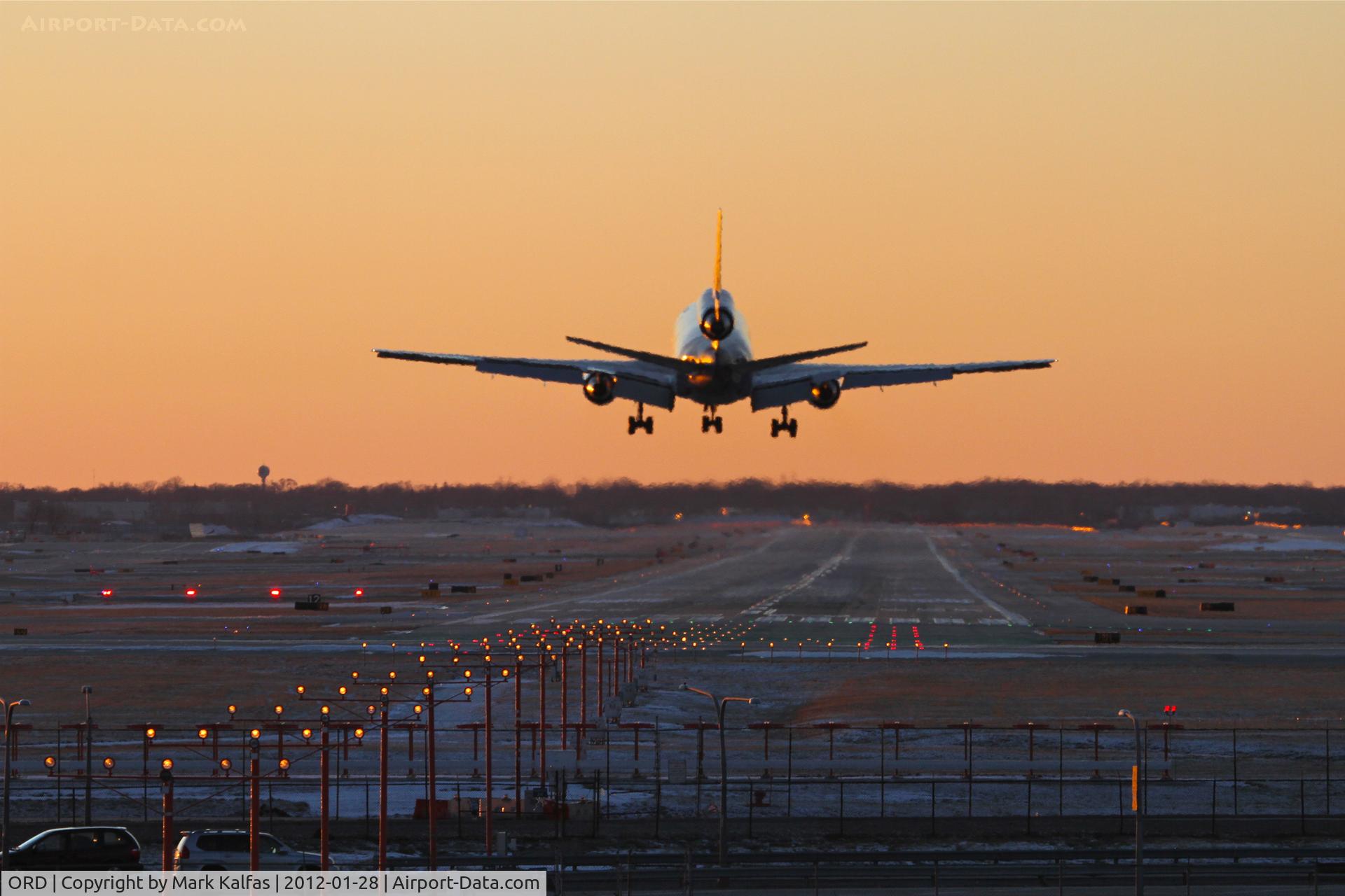 Chicago O'hare International Airport (ORD) - FedEx McDonnell Douglas DC-10-30F, FDX556 arriving RWY 28 KORD.