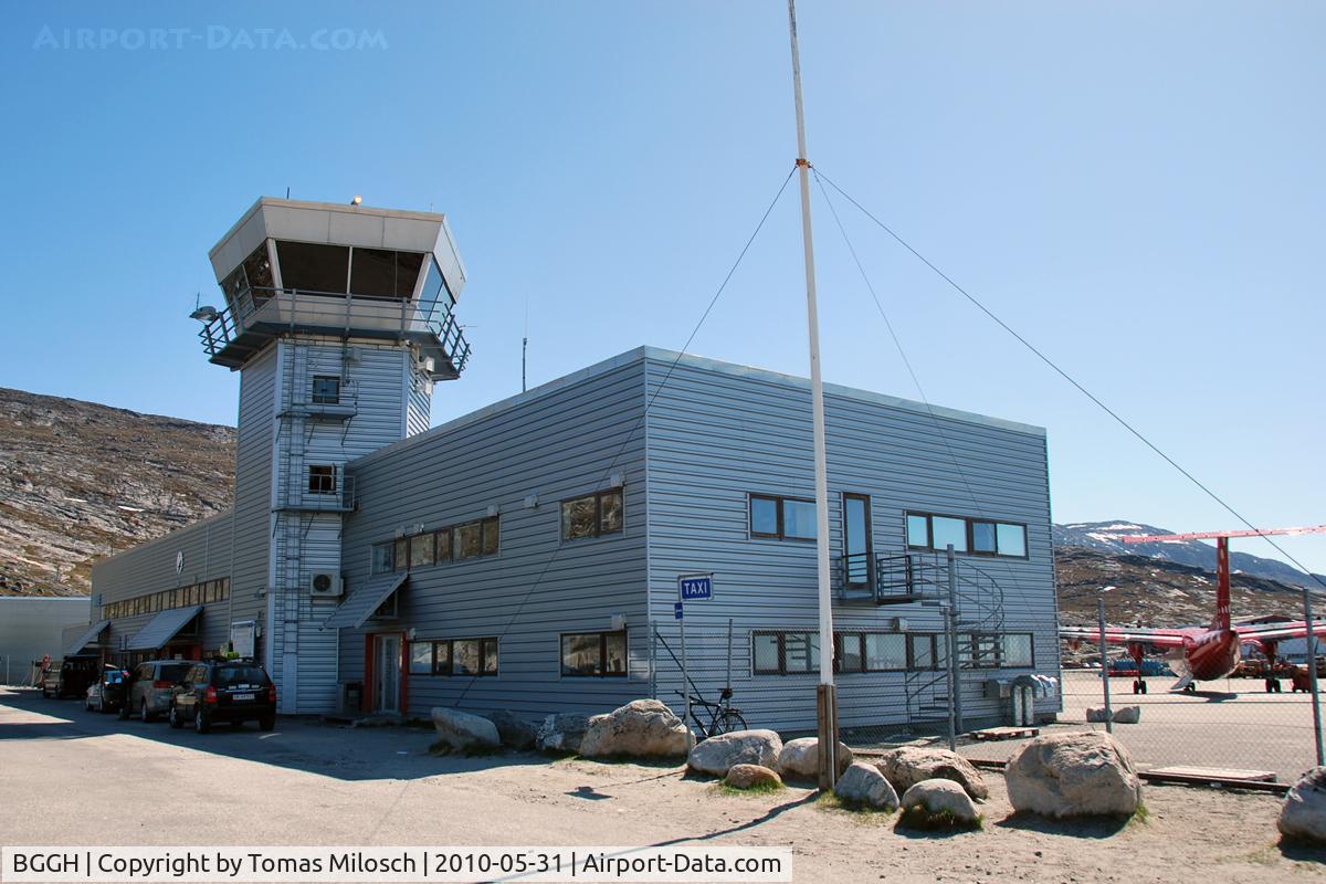 Nuuk Airport, Nuuk (Godthåb) Greenland (BGGH) - OY-GRF is waiting for its flight to Ilulissat (JAV). 