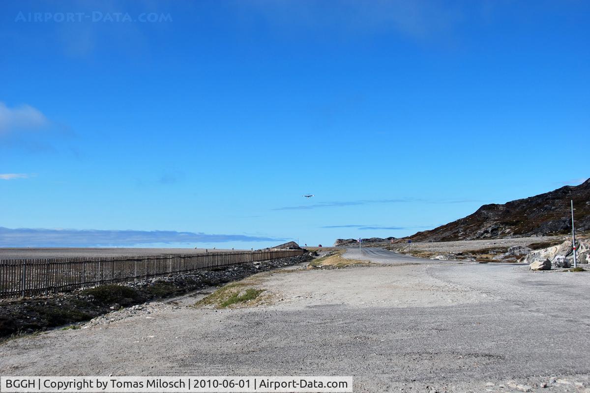Nuuk Airport, Nuuk (Godthåb) Greenland (BGGH) - Short finals at GOH for Air Greenland's OY-GRE