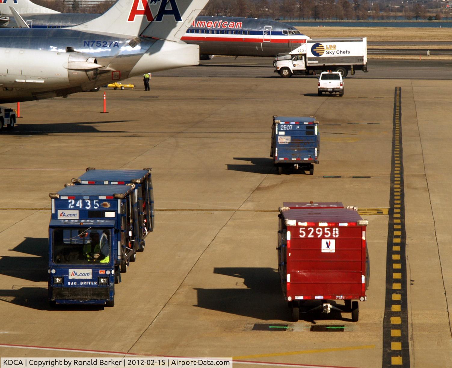 Ronald Reagan Washington National Airport (DCA) - AA baggage cart 52958
