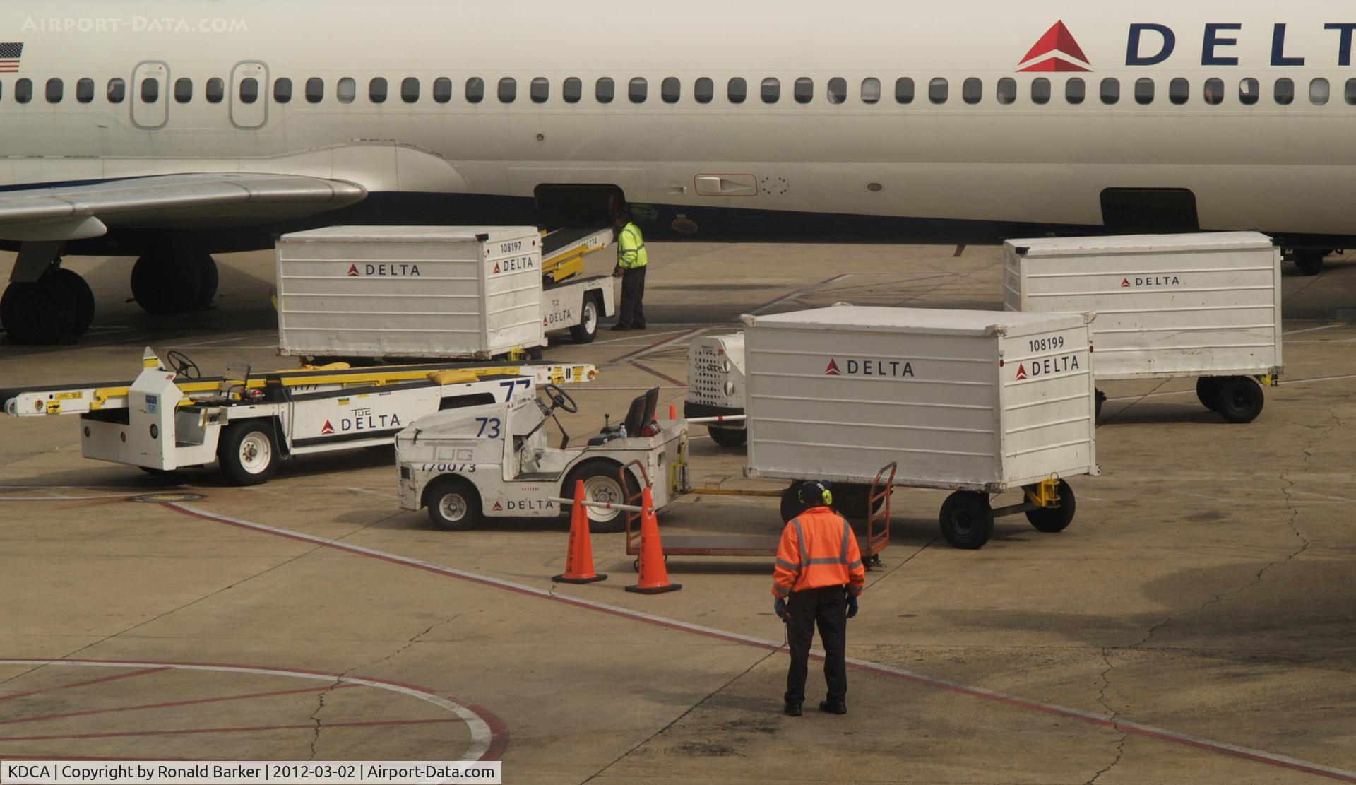 Ronald Reagan Washington National Airport (DCA) - Tug 73