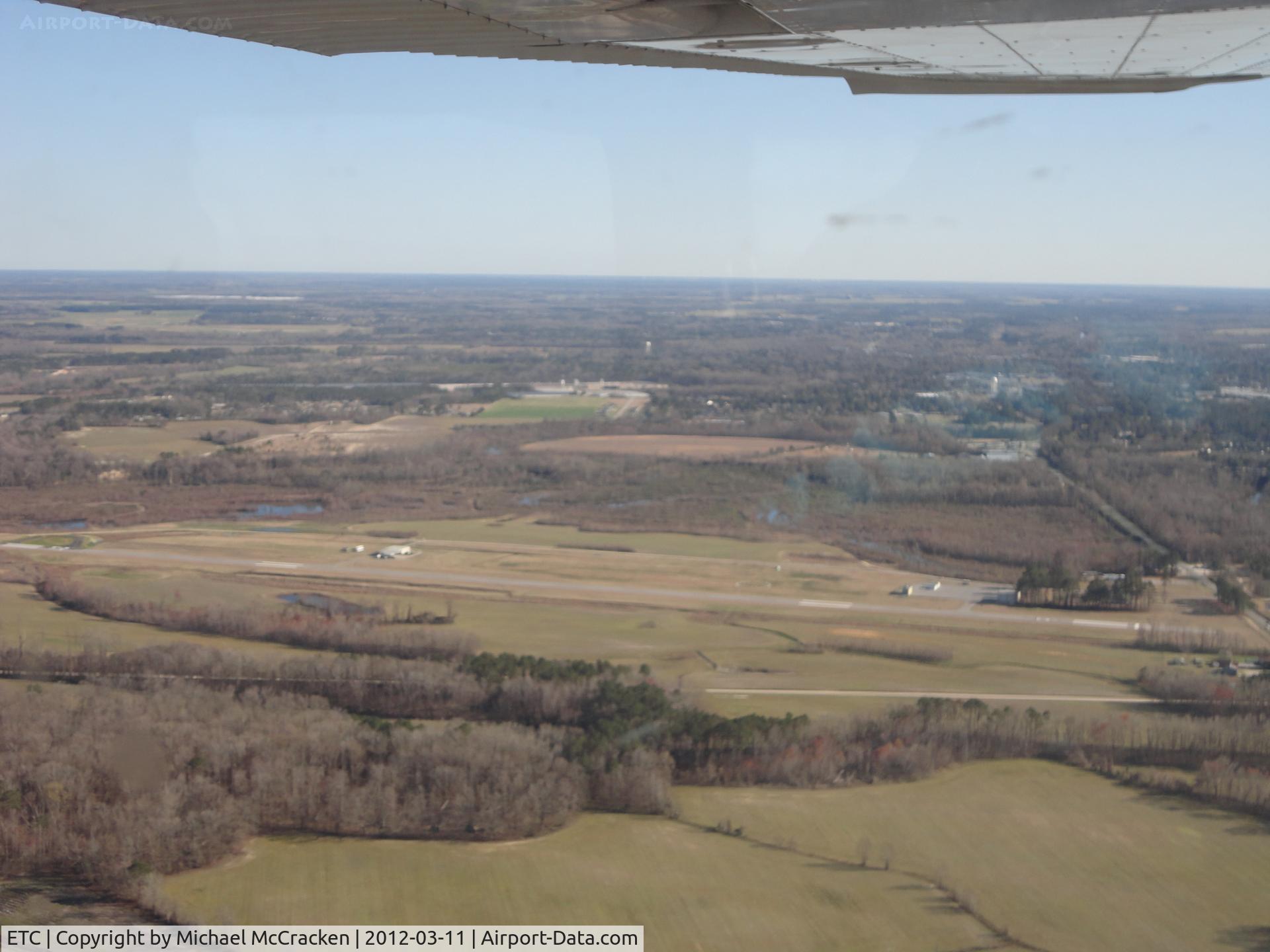 Tarboro-edgecombe Airport (ETC) - maneuvering for the left downwind for runway 9