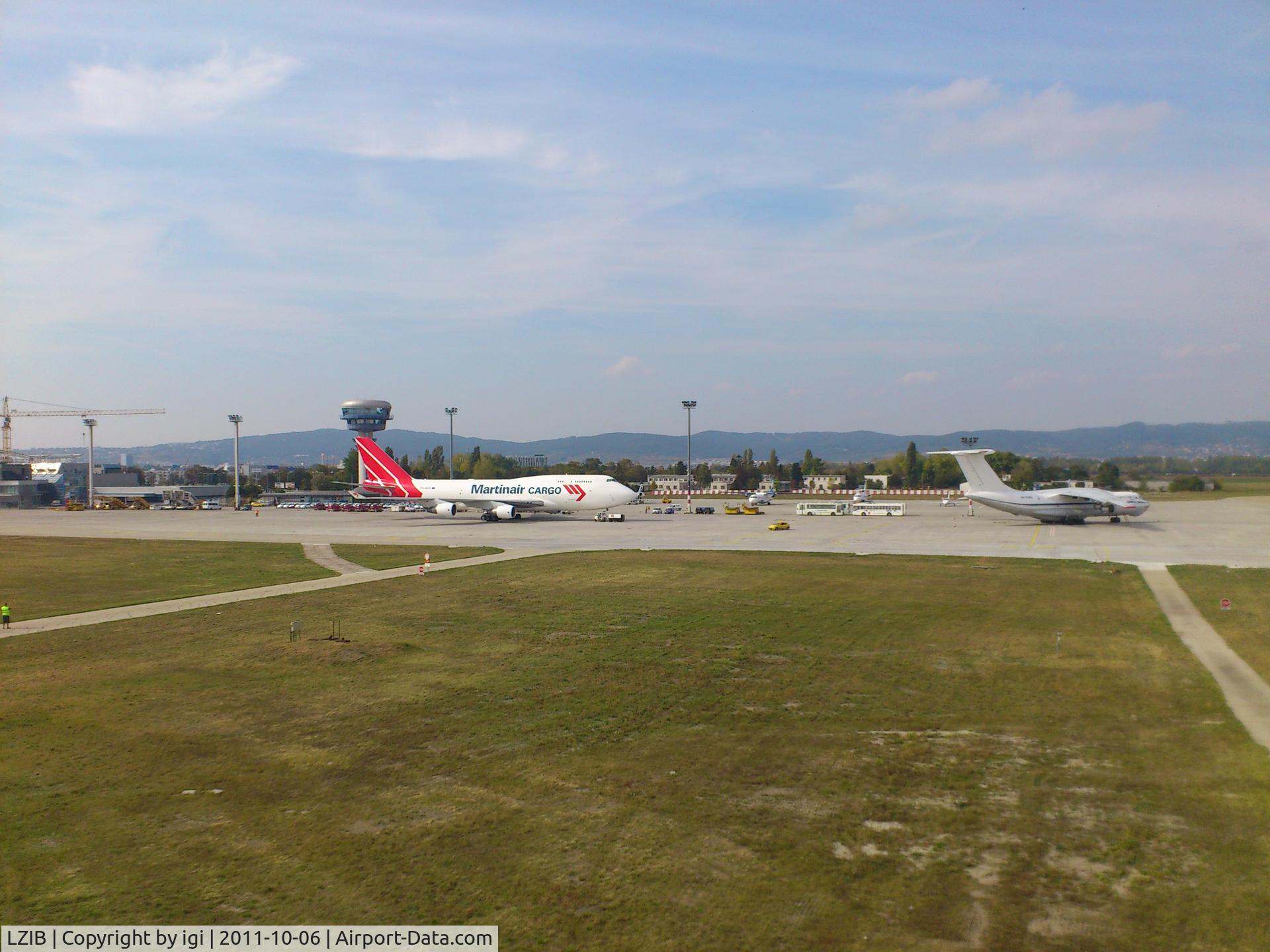 Milan Rastislav Štefánik Airport (Bratislava Airport), Bratislava Slovakia (Slovak Republic) (LZIB) - ***