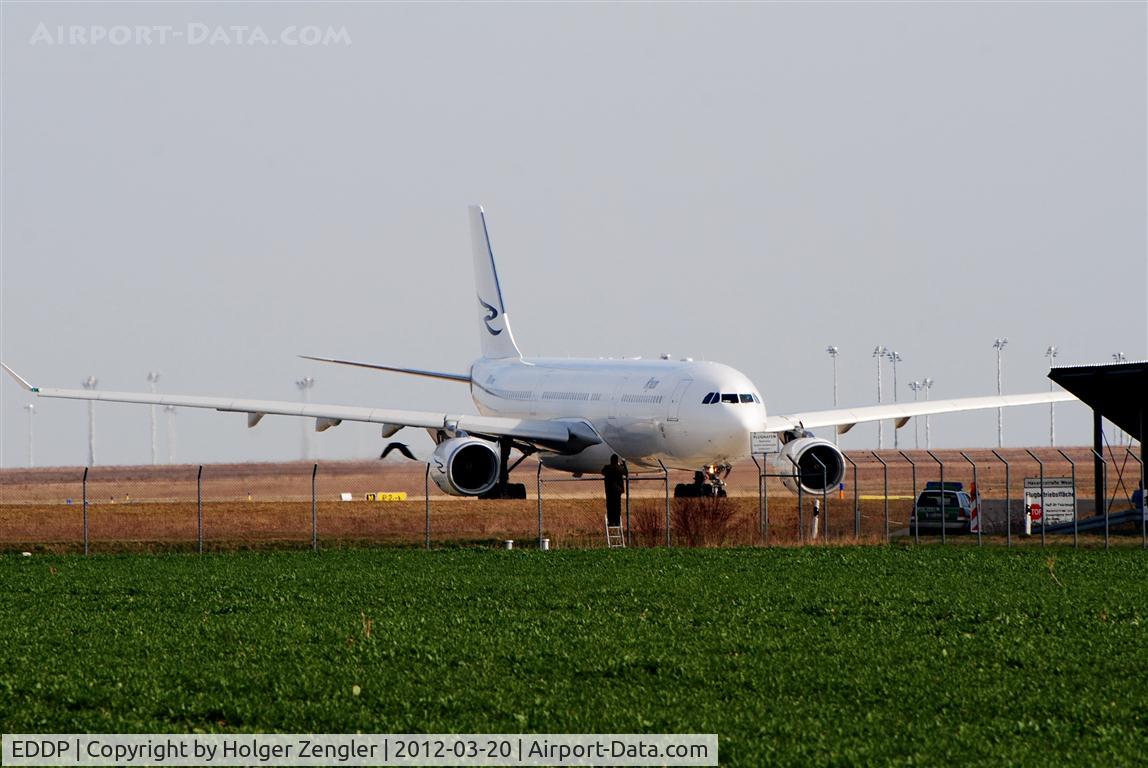 Leipzig/Halle Airport, Leipzig/Halle Germany (EDDP) - Even a federal police patrol is interested in such a big bird....