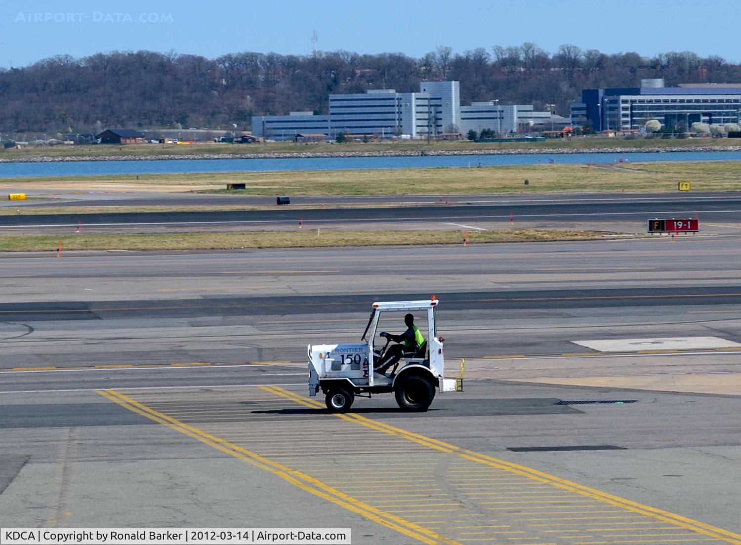 Ronald Reagan Washington National Airport (DCA) - Tug 150