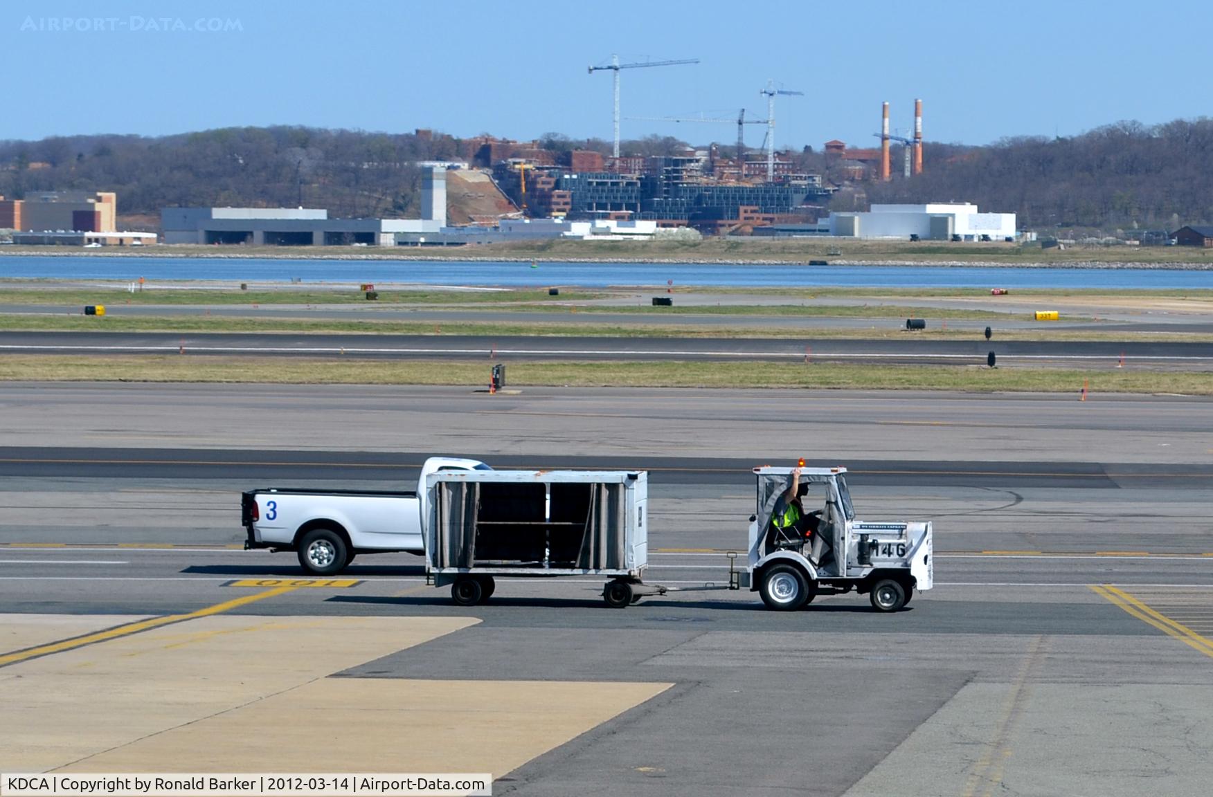 Ronald Reagan Washington National Airport (DCA) - Tug 146