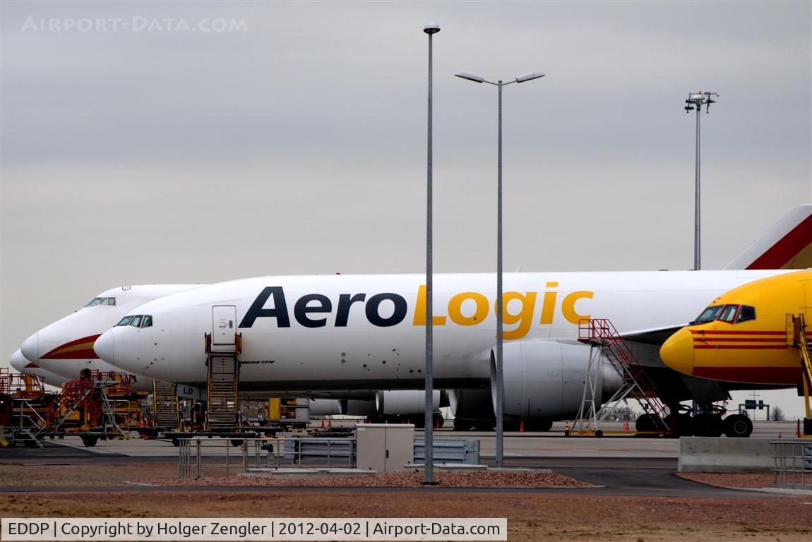 Leipzig/Halle Airport, Leipzig/Halle Germany (EDDP) - 20 feet to the left front units are more unhomogenous than tails of these fabulous four ever can be.....