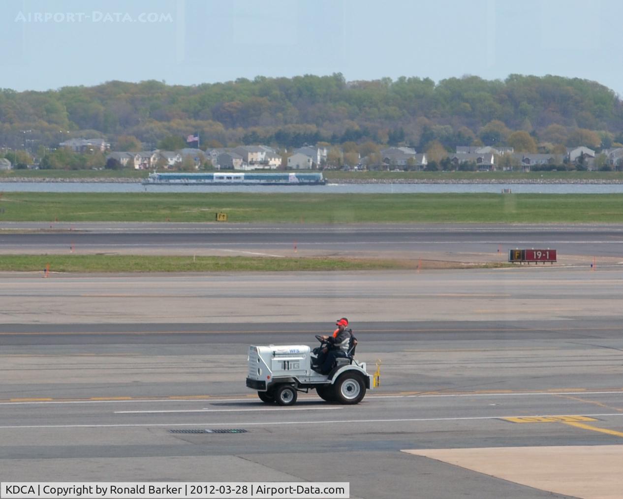 Ronald Reagan Washington National Airport (DCA) - Tug WFS