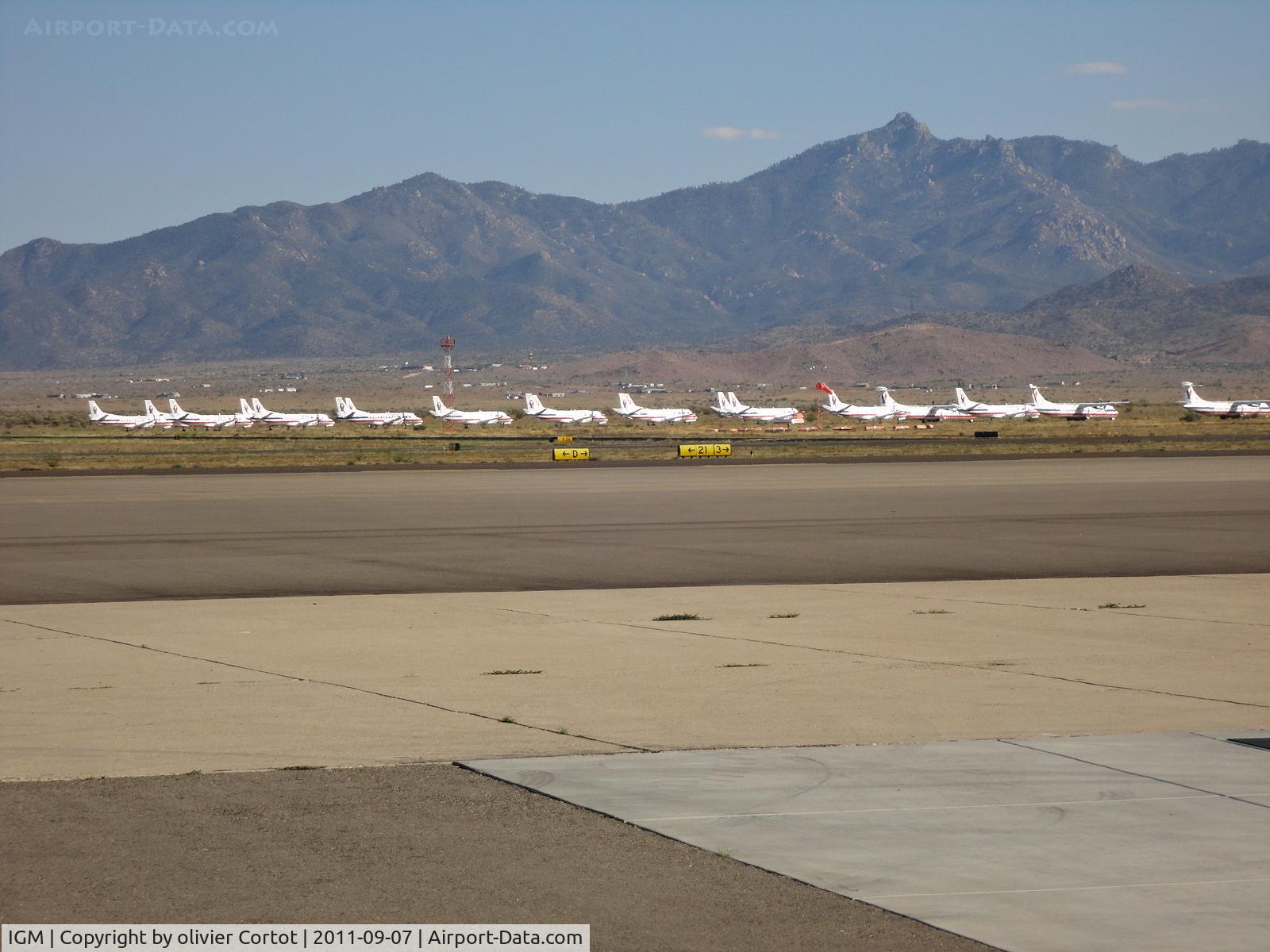 Kingman Airport (IGM) - A lot of airplanes are waiting for a new future...