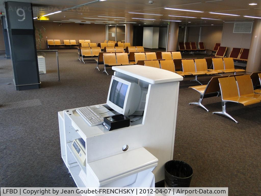 Bordeaux Airport, Merignac Airport France (LFBD) - gate 9 terminal A