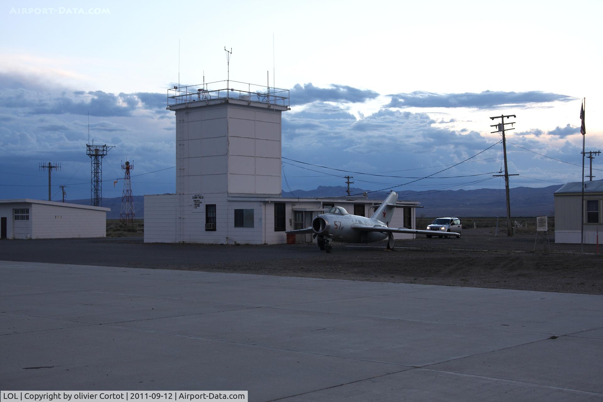 Derby Field Airport (LOL) - small but nice
