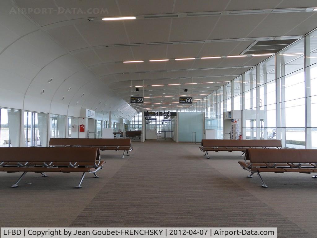 Bordeaux Airport, Merignac Airport France (LFBD) - terminal jetée ibérique