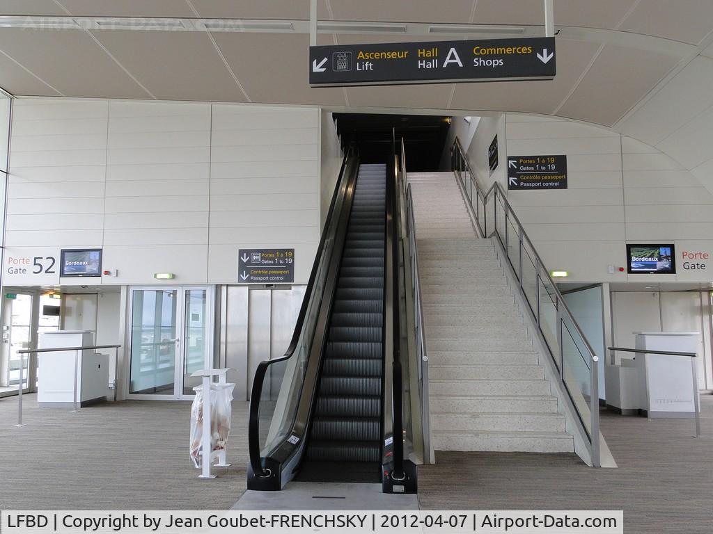 Bordeaux Airport, Merignac Airport France (LFBD) - terminal jetée ibérique