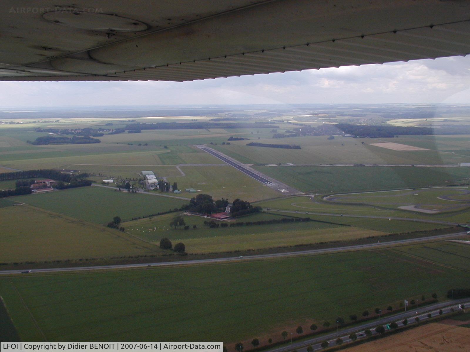 Abbeville Airport, Buigny-Saint-Maclou Aerodrome France (LFOI) - Ouver à la CAP - Pistes 02/20