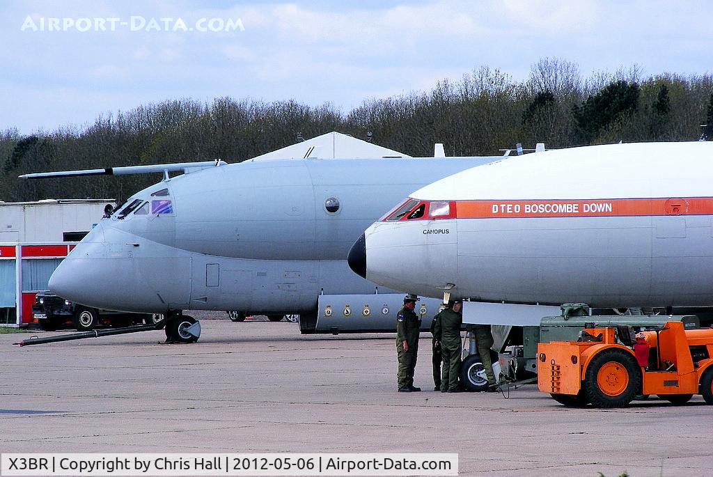 X3BR Airport - De Havilland DH106 Comet 4C G-CPDA and Hawker Siddeley Nimrod MR.2 XV226 at the Cold War Jets open day, Bruntingthorpe