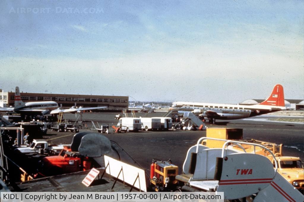 Indianola Municipal Airport (IDL) - Photo taken by family member in the mid 50s. In picture left NATIONAL DC-7, right NORTHWEST Boeing 377-10-30 / Stratocruiser. Scanned from old diapositive. The airport has been identified as New York's Idlewild ( IDL ) airport.