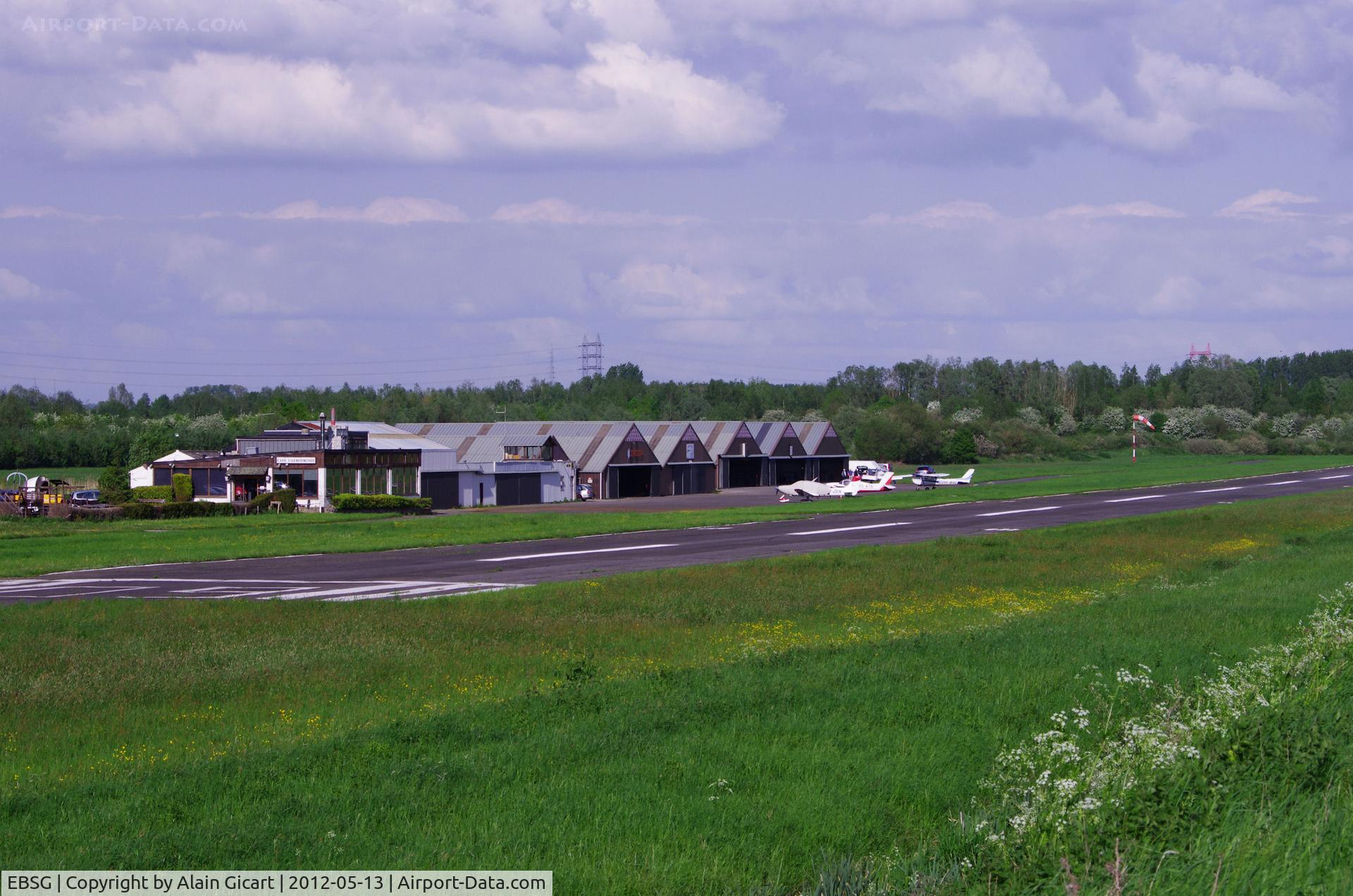 Saint-Ghislain AB Airport, Saint-Ghislain Belgium (EBSG) - Overall view of the airport