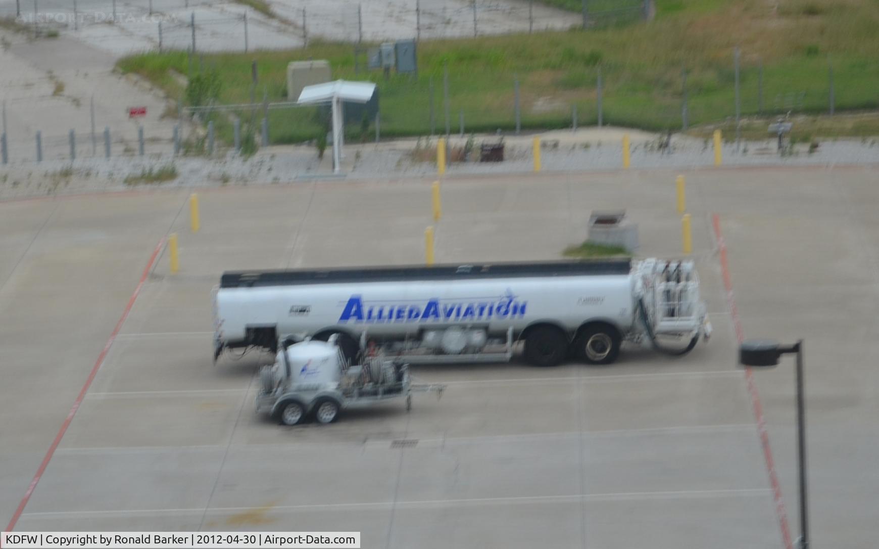 Dallas/fort Worth International Airport (DFW) - Fuel truck