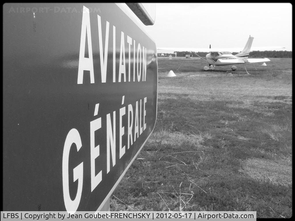 Biscarrosse Airport, Parentis Airport France (LFBS) - plateforme de Bisacarrosse 