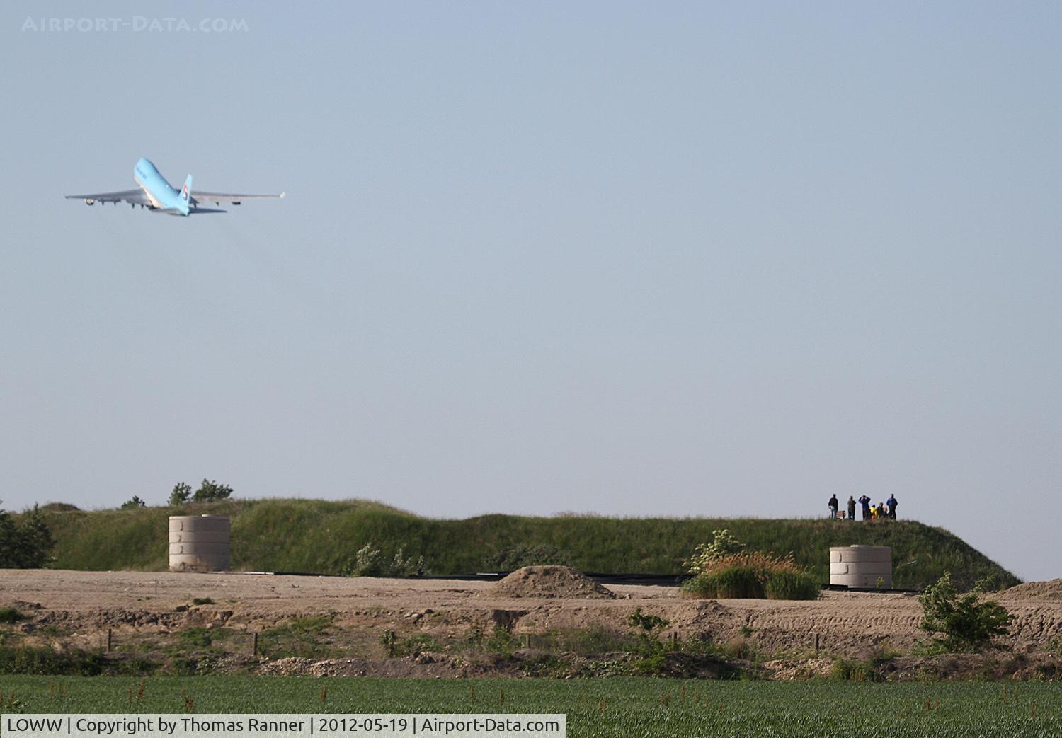 Vienna International Airport, Vienna Austria (LOWW) - Vienna's spotter hill
