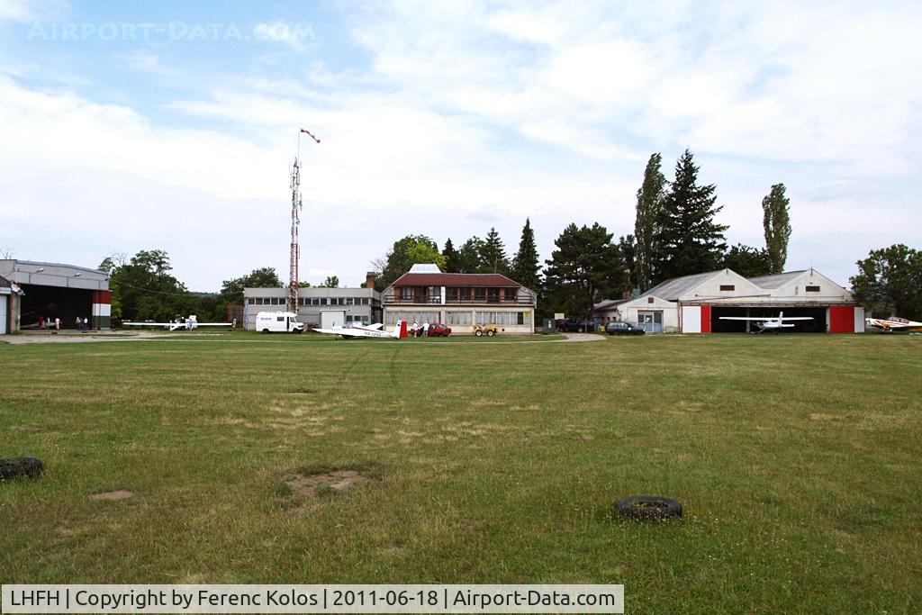 LHFH Airport - Farkashegy