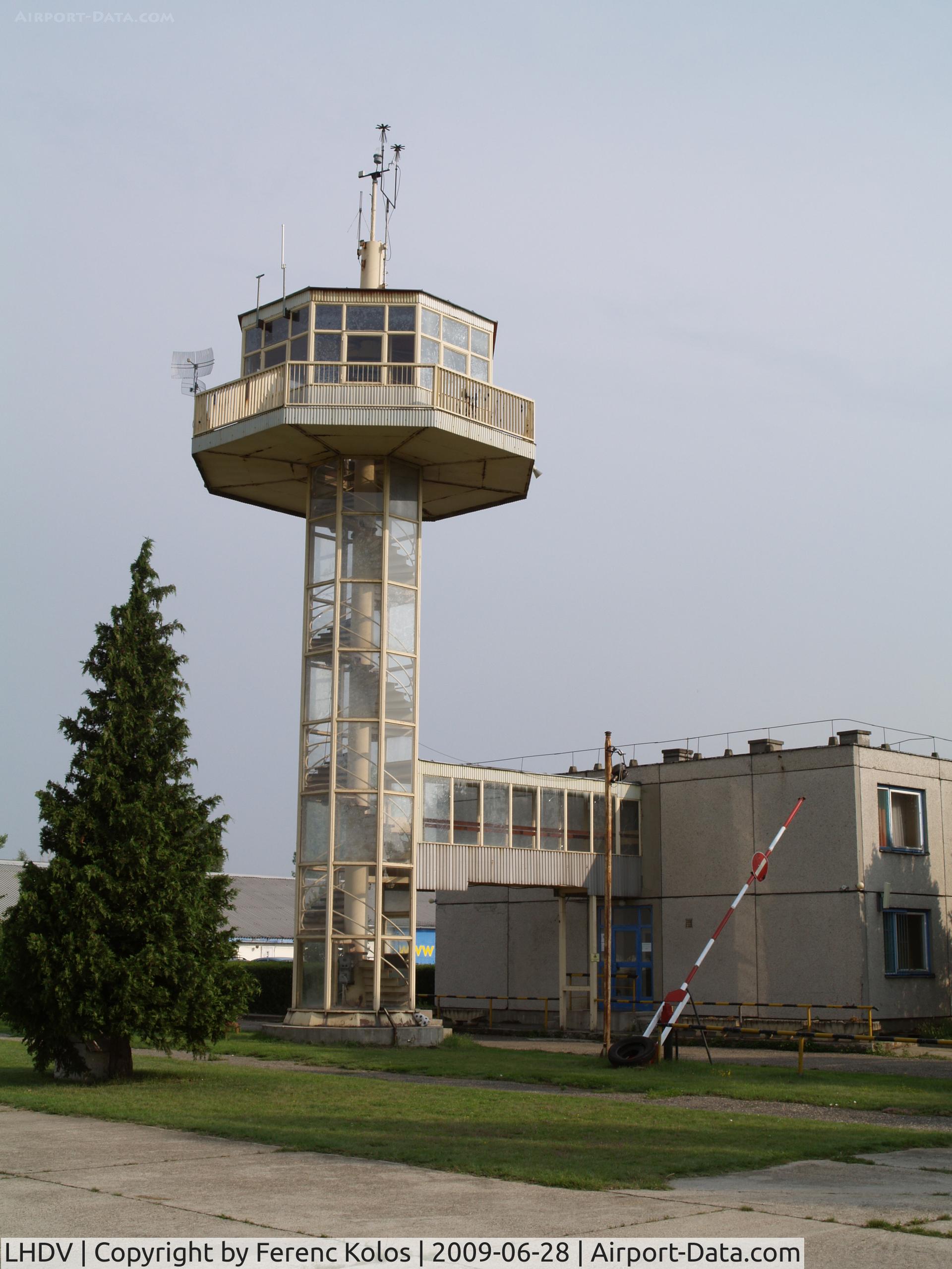 LHDV Airport - Dunaújváros