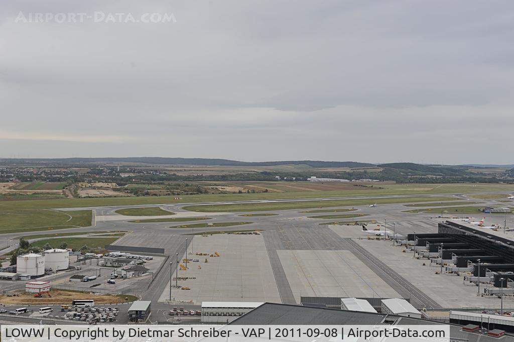 Vienna International Airport, Vienna Austria (LOWW) - Taxilane 40