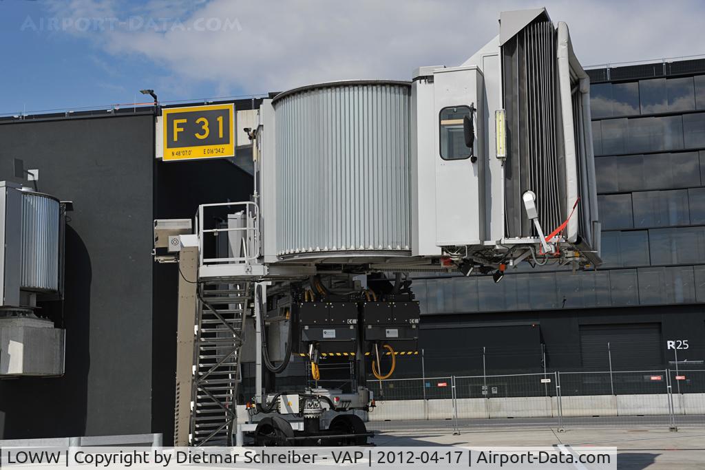 Vienna International Airport, Vienna Austria (LOWW) - Air Bridge