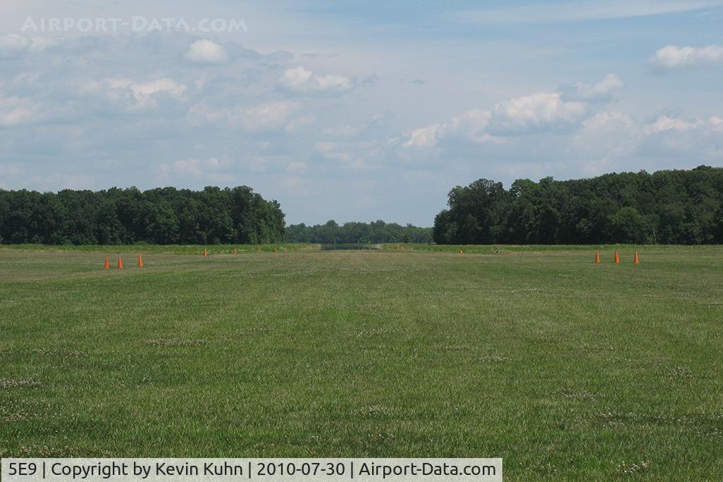 Packer Airport (5E9) - Looking east