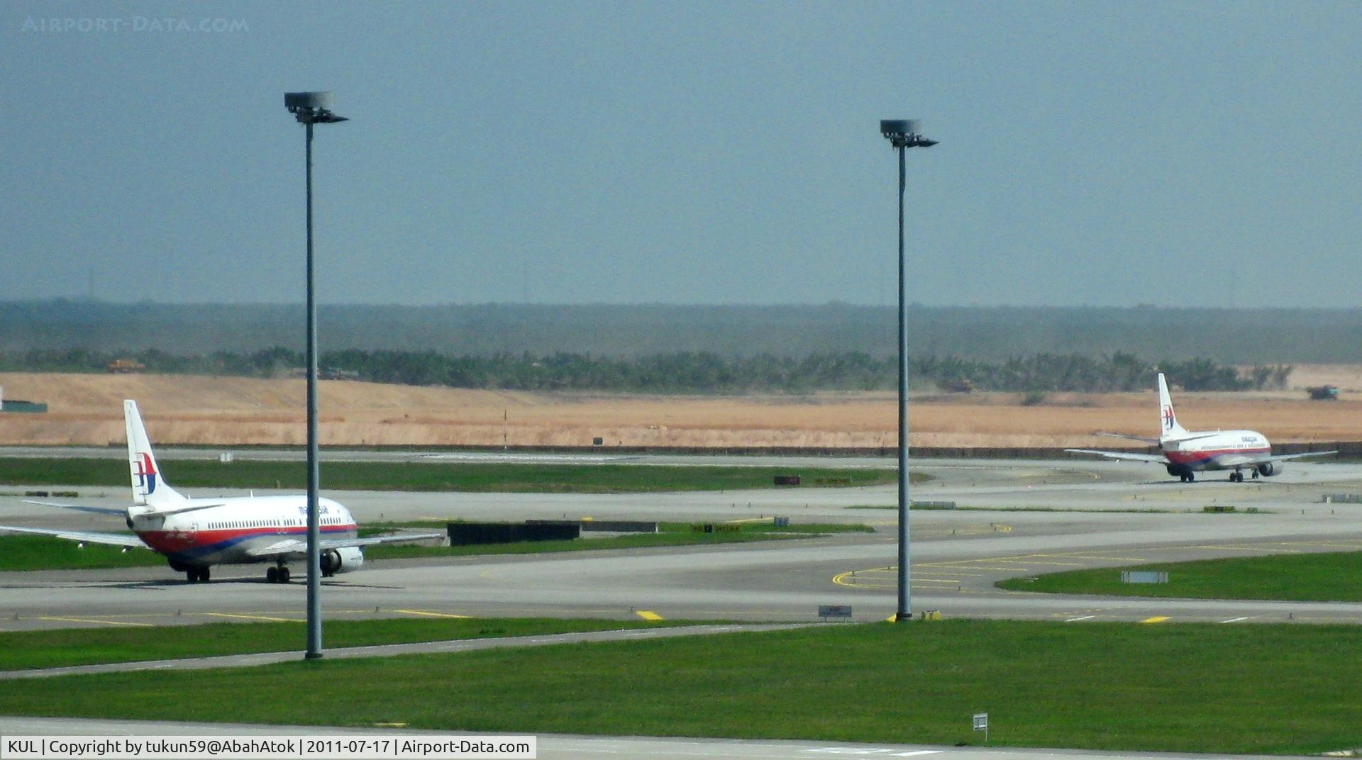 Kuala Lumpur International Airport, Sepang, Selangor Malaysia (KUL) - 9M-MMC taxiing to Runway 14R