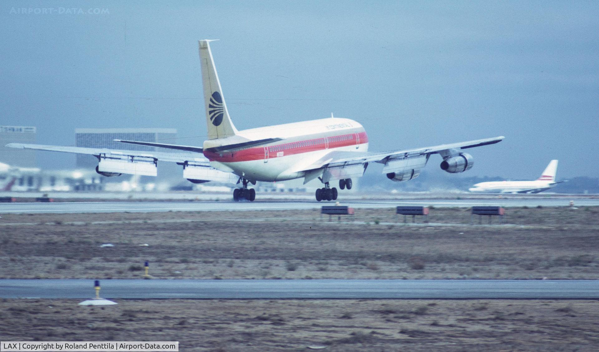 Los Angeles International Airport (LAX) - Continental 720 landing in 1968