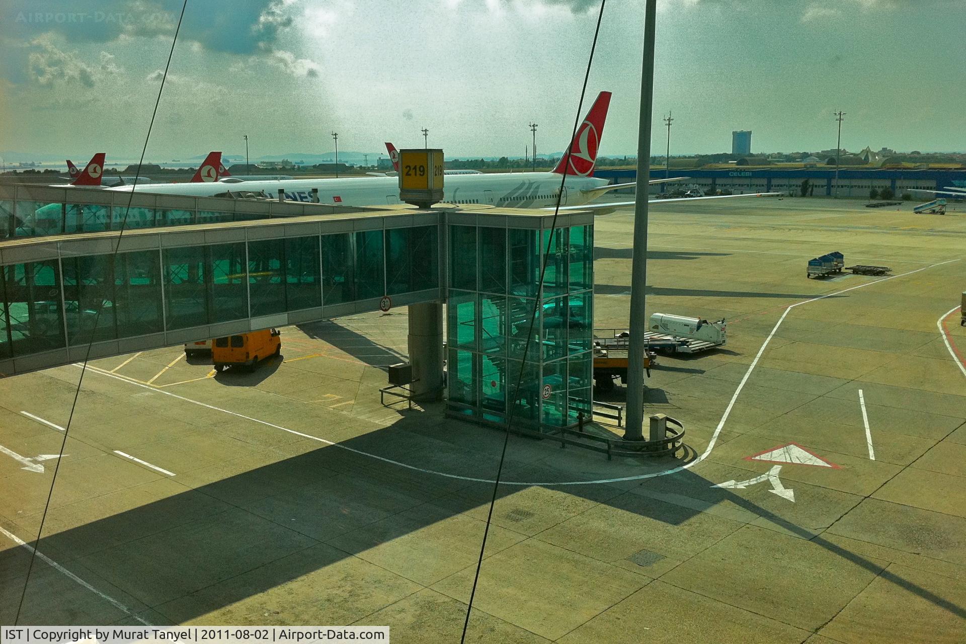 Istanbul Atatürk International Airport, Istanbul Turkey (IST) - Gate # 219