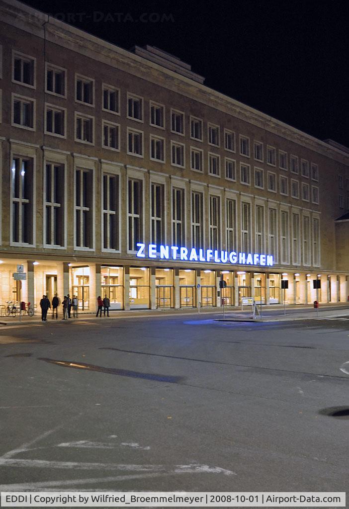 Tempelhof International Airport (closed), Berlin Germany (EDDI) - Picture made just one month before closing in 2008.
Entrance area of Berlin-Tempelhof Airport.