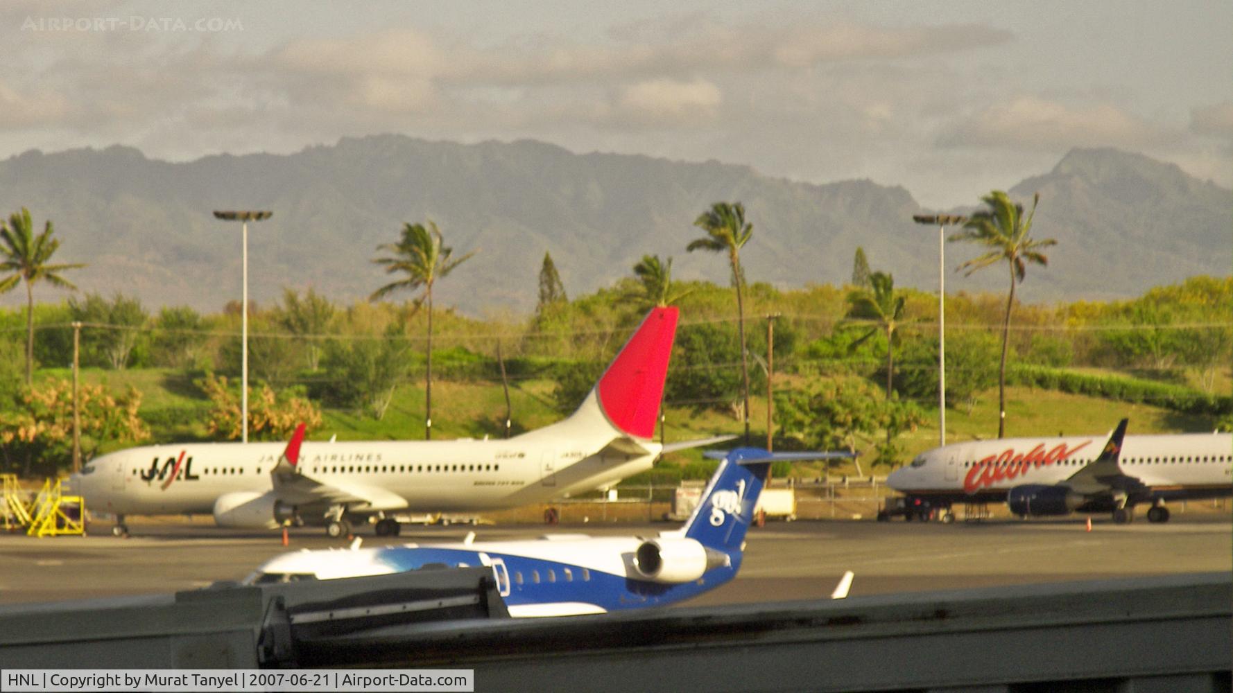 Honolulu International Airport (HNL) - A JAL Boeing 737 parked at Honolulu International Airport