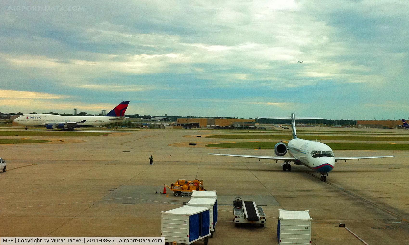 Minneapolis-st Paul Intl/wold-chamberlain Airport (MSP) - An AirTran B717 taxies to the gate with a Delta B747 in the background